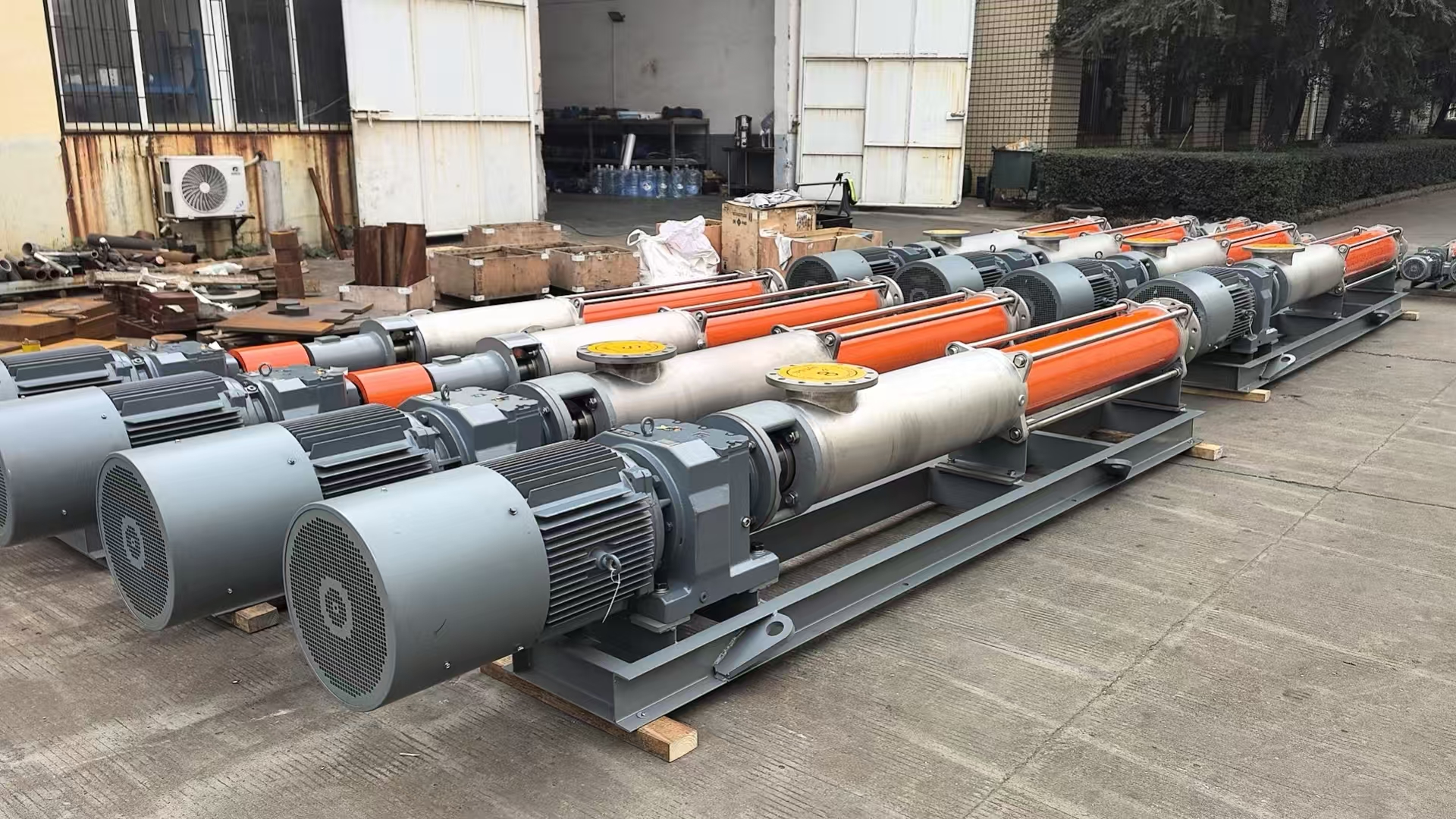 Finished SINOR pumps lined up at the Hengyang factory